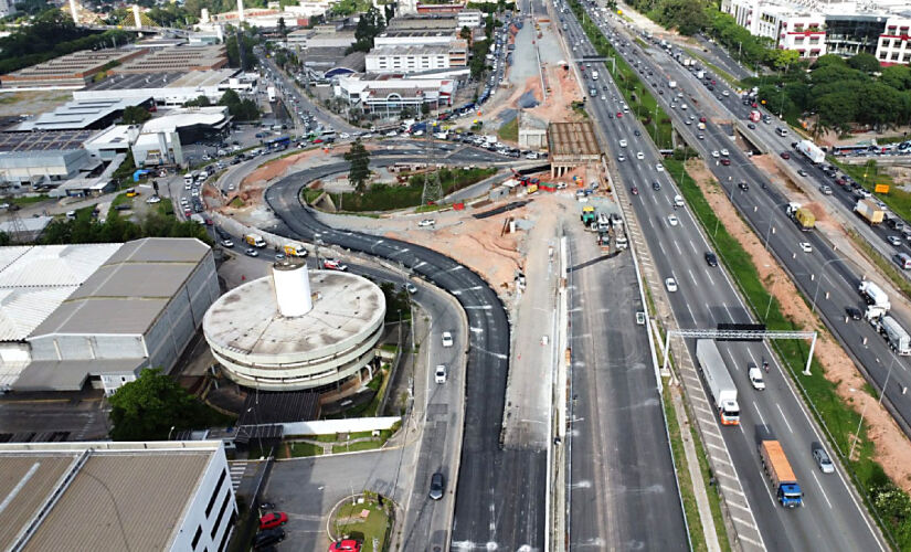 Obra na rodovia Castello Branco, em Barueri