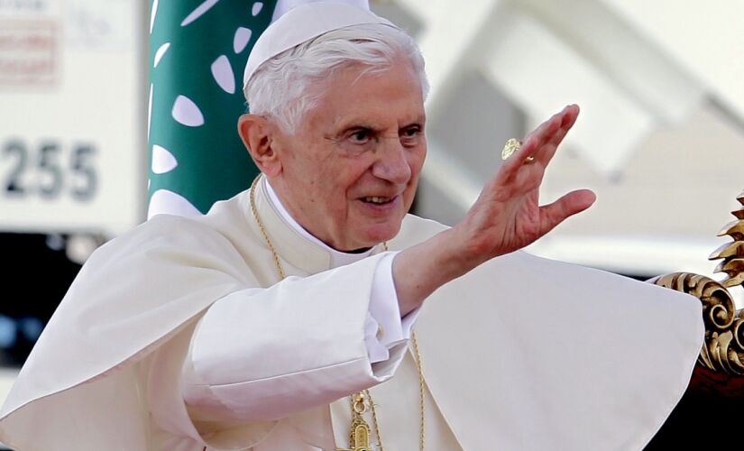 Interpretação de Ratzinger sobre o papel do Espírito Santo na escolha papal tem implicações significativas