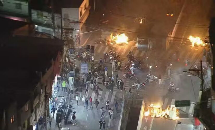 Protesto foi motivado pela morte de um jovem de 19 anos no último sábado (10/5)