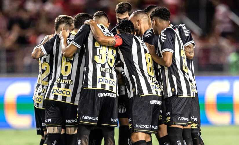 Santos e Vitória se enfrentam, neste domingo, no Brasileirão Série A