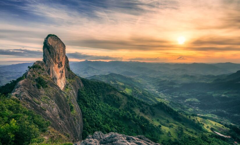 Complexo rochoso Pedra do Baú na Estância Climática São Bento do Sapucaí