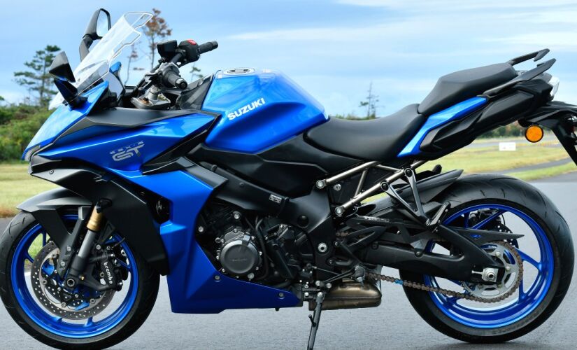 Motor de 999 cm3 da GSX-S1000 GT 2024/2025 entrega 152 cavalos de potência