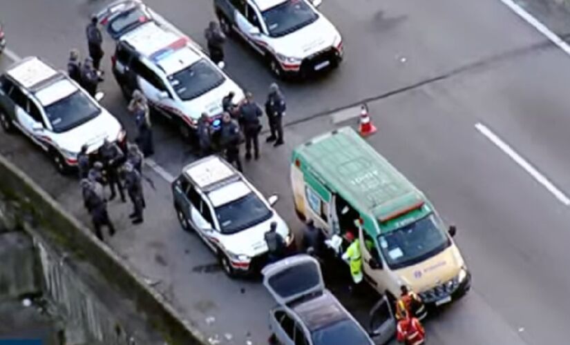 Mulher foi baleada na rodovia Fernão Dias durante uma troca de tiros
