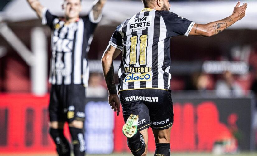 Santos conquistou pontos importantes neste domingo ao vencer o Vitória 