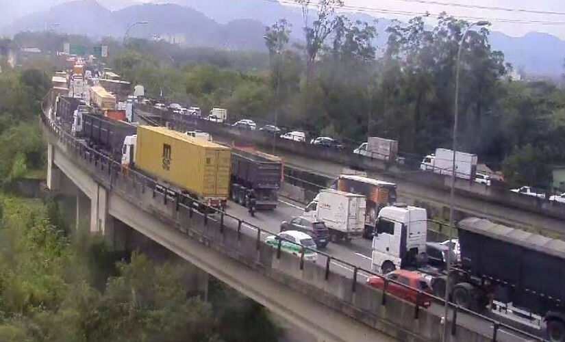 Motoristas que estão utilizando o Sistema Anchieta-Imigrantes nesta quinta-feira (5/6) vão precisar de paciência e calma