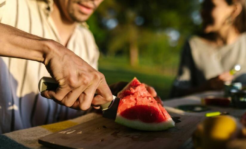 A melancia é rica em vitamina C e licopeno, além de ser essencial para combater o calor