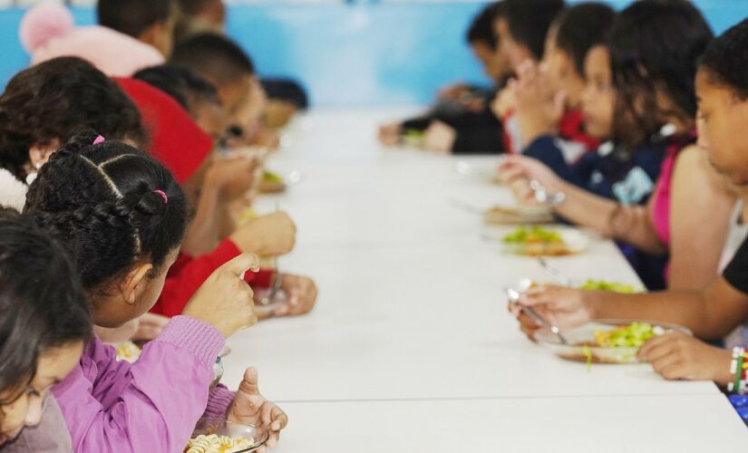 Durante o recesso escolar, nos dias de semana, o almoço será servido entre as 11h e 13h30