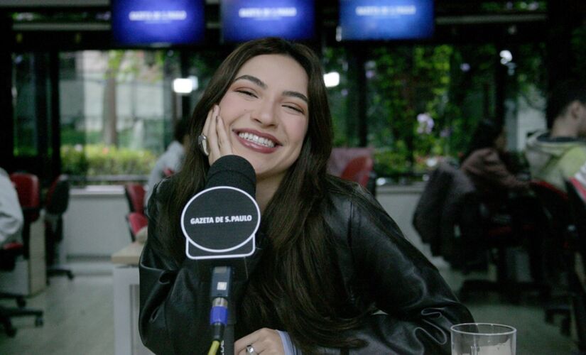 Ana Laura Lopes durante participação no podcast Direto da Gazeta
