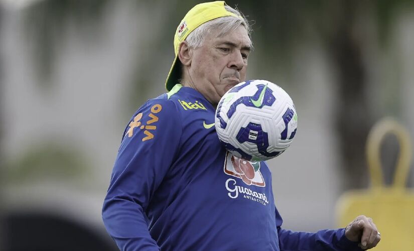 Carlo Ancelotti esboça avanços e estreia com solidez defensiva