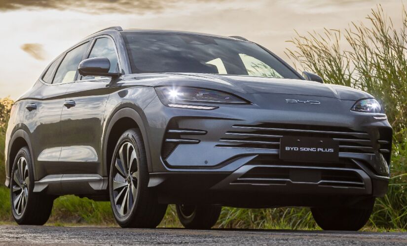 Utilitário esportivo híbrido plug-in BYD Song Plus chegou às ruas brasileiras no final de 2022
