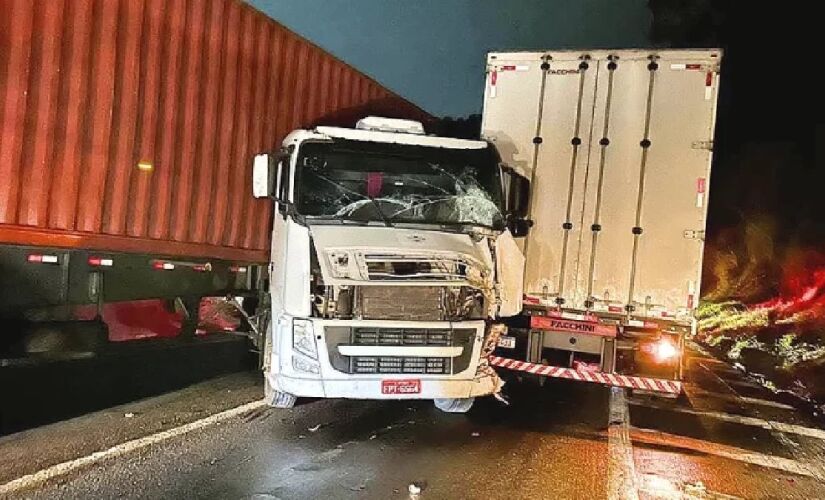Acidente aconteceu no quilômetro 61,3, em Mairiporã, no sentido de São Paulo