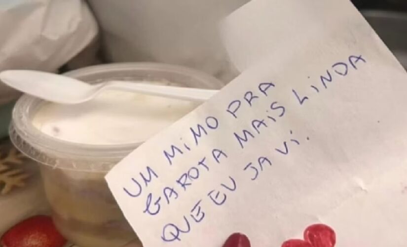 Bolo de pote chegou com bilhete de admirador secreto