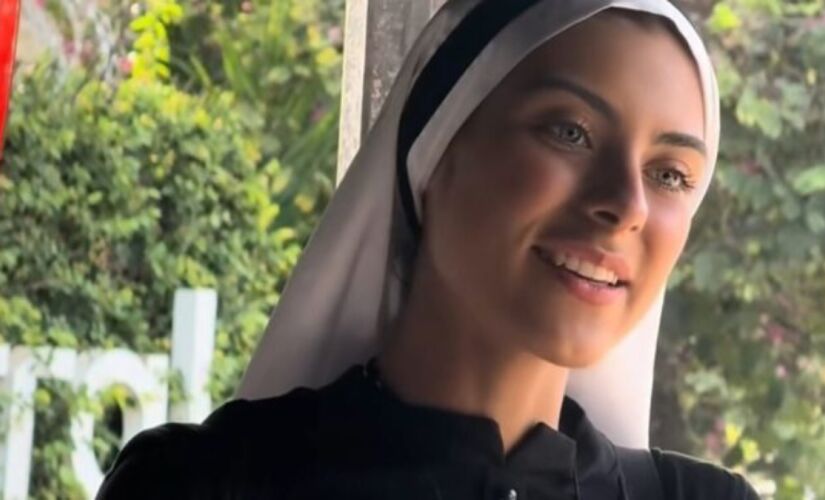  Kamila Cardoso, de 21 anos, se tornou a freira Eva