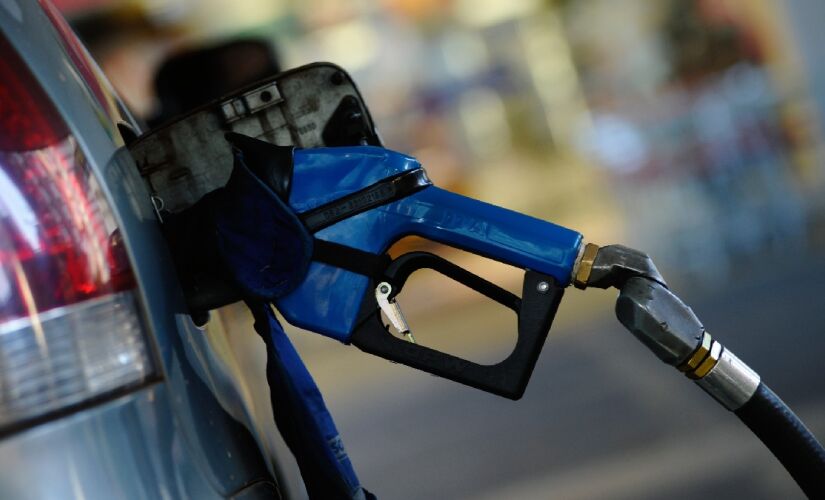 Gasolina no Brasil contém uma porcentagem de etanol. 