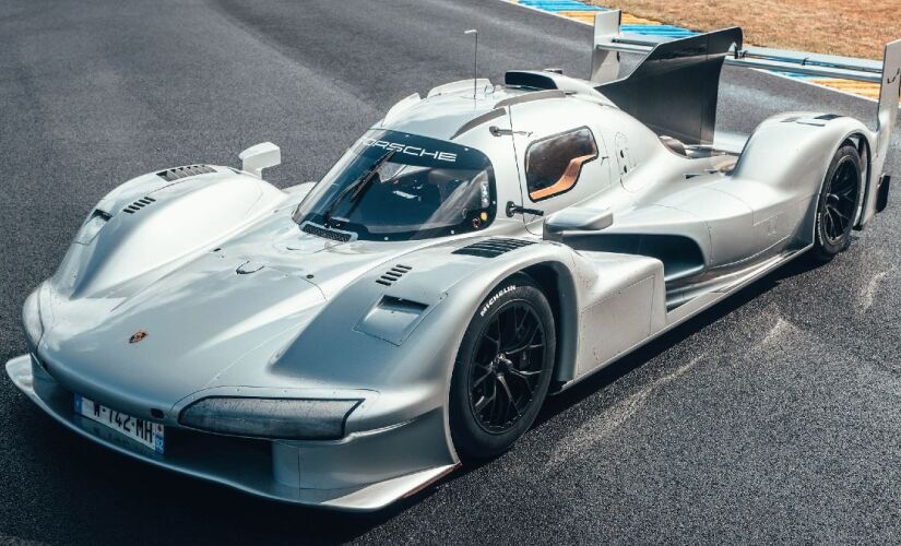 963 RSP é equipado com motor V8 biturbo de 4,6 litros com potência de até 680 cavalos