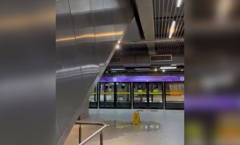 Corrente de água escorreu até a plataforma e criou uma poça no local 