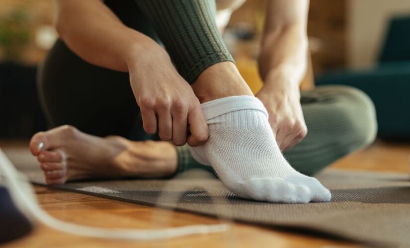 Conheça algumas técnicas de como deixar as suas meias brancas limpas como novas 