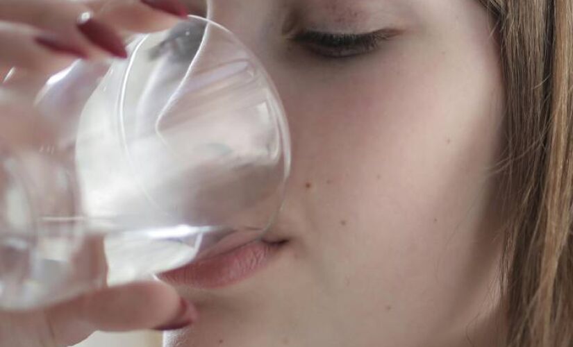 Descubra quanta água você realmente precisa beber por dia