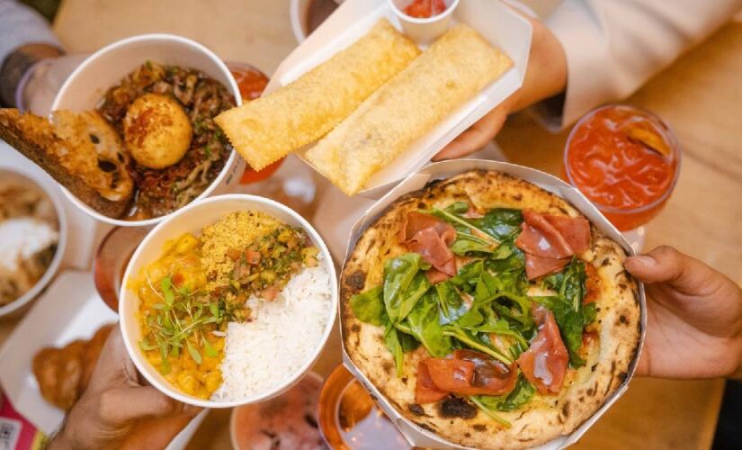 Cada restaurante oferece pelo menos quatro pratos em porções