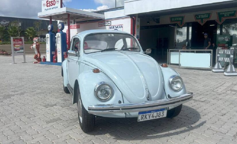Design apresenta leves diferenças em relação ao Fusca fabricado no mesmo ano no Brasil