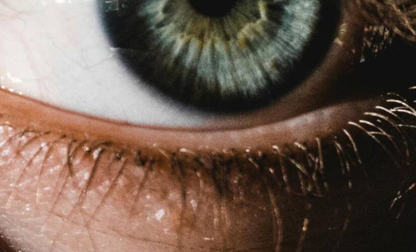 Veja como testes simples nos olhos ajudam na prevenção do Alzheimer