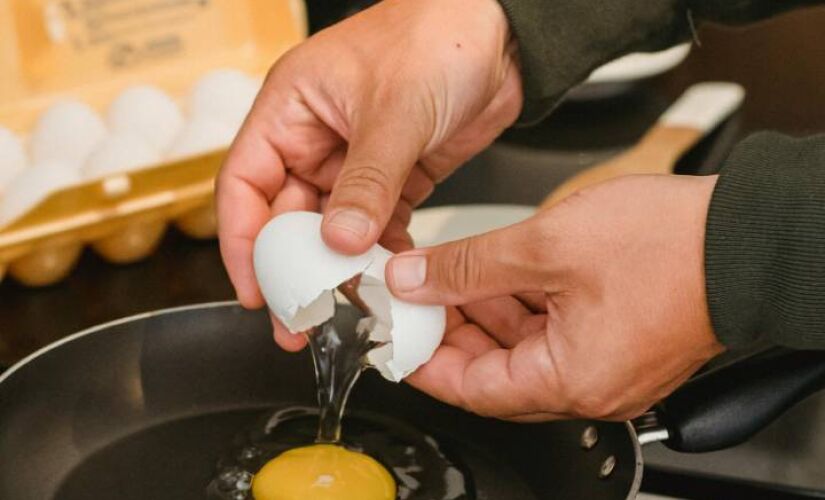 Saiba dicas para fim do ovo grudado na panela