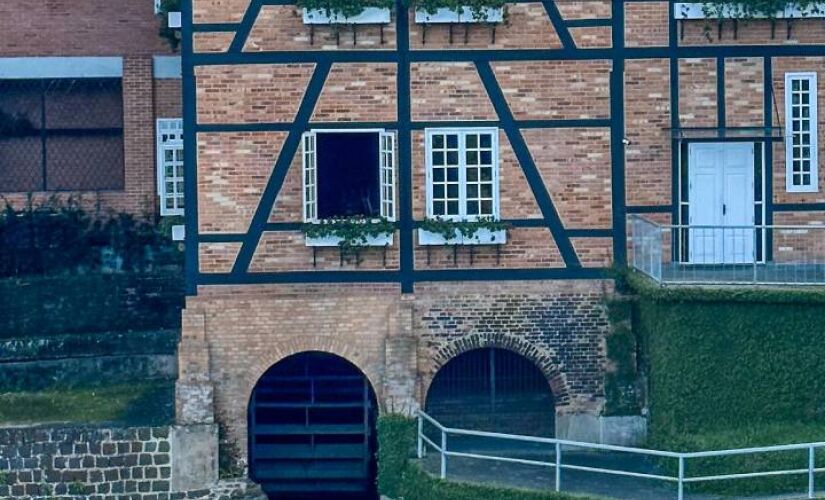 Local abriga pontos turísticos encantadores e construções históricas