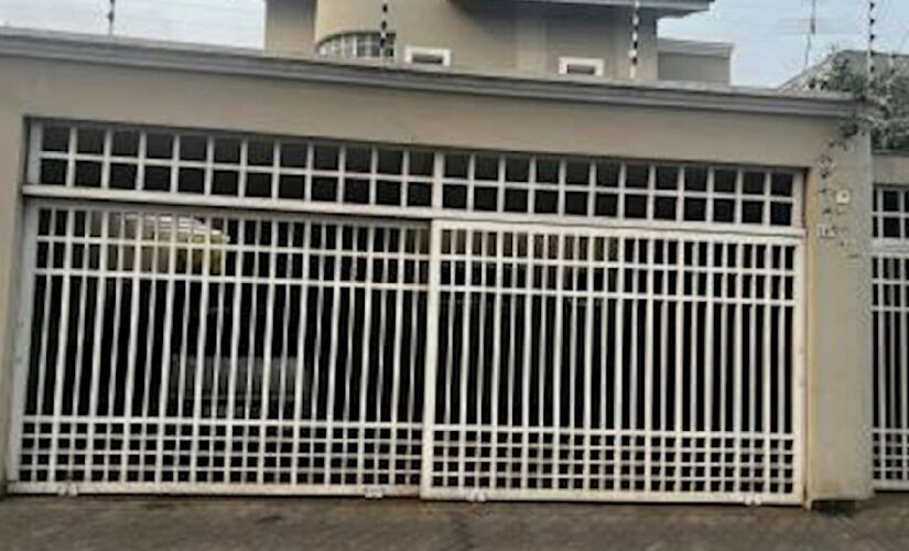 Entre os destaques do leilão do dia 1&ordm; de julho está uma casa na Vila Constança, em São Paulo