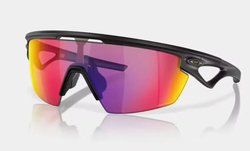 Empresa já iniciou o lançamento baseados no design HSTN da Oakley