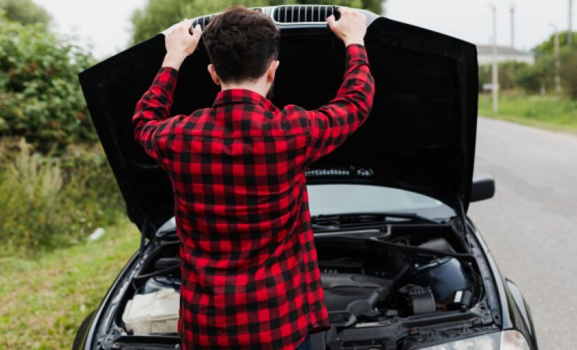 Antes de comprar um carro usado, é preciso analisá-lo por completo