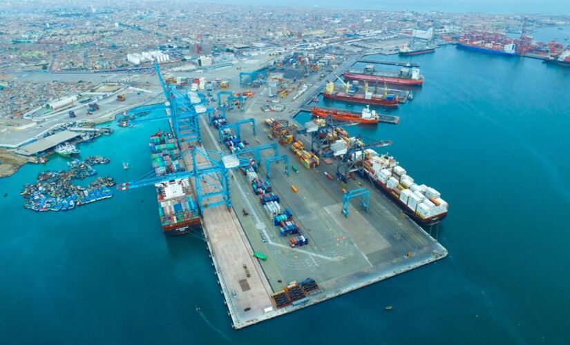 Porto de Callao, antes do início das obras da península artificial