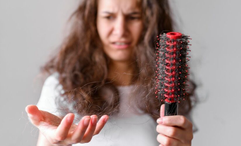 Vitamina C é grande aliada para quem luta contra a queda de cabelo, segundo especialistas