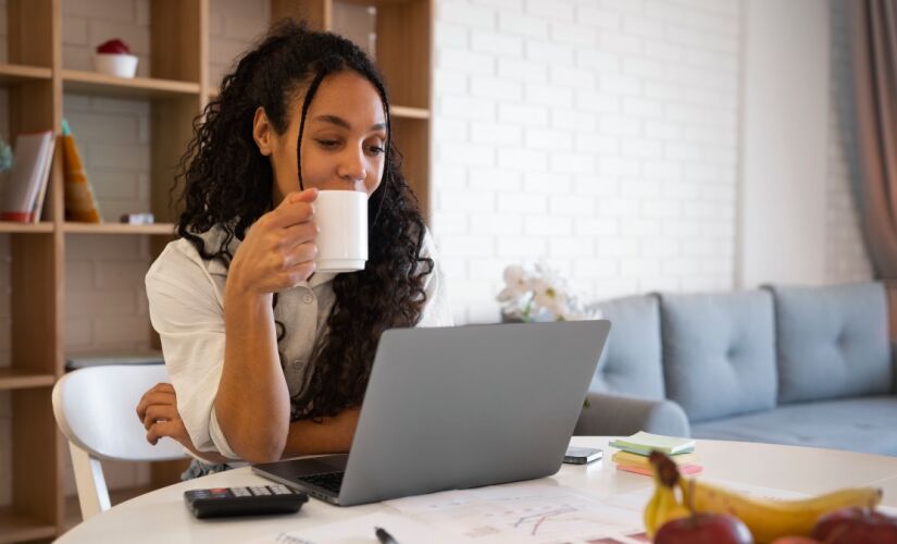 Segundo estudos, trabalhar de casa traz benefícios para seus funcionários