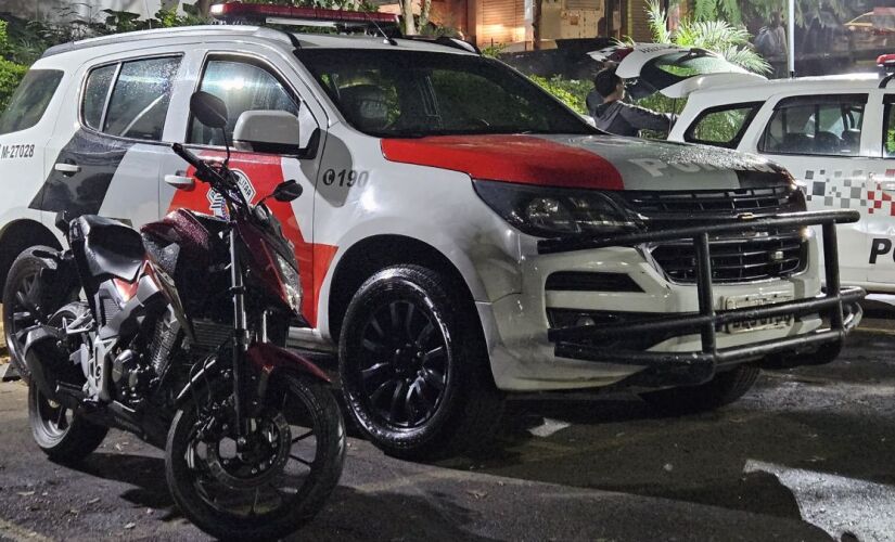 Moto roubada, uma Honda CB Twister, foi recuperada pelos policiais