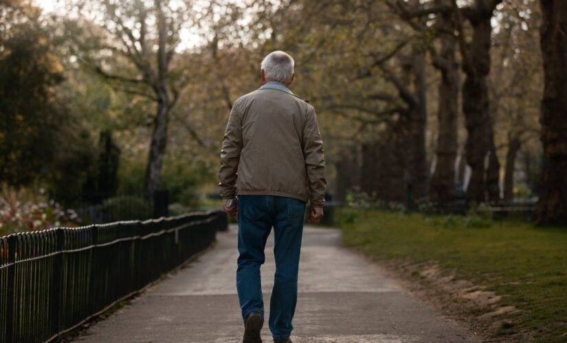 Lentidão no caminhar pode  indicar uma série de perigos para a saúde corporal e cerebral
