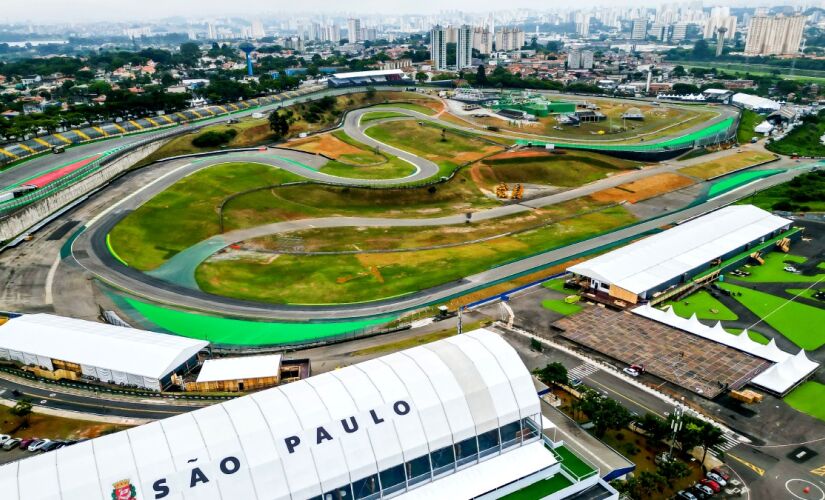 Corpo foi encontrado dentro de um buraco com dois metros de profundidade no autódromo