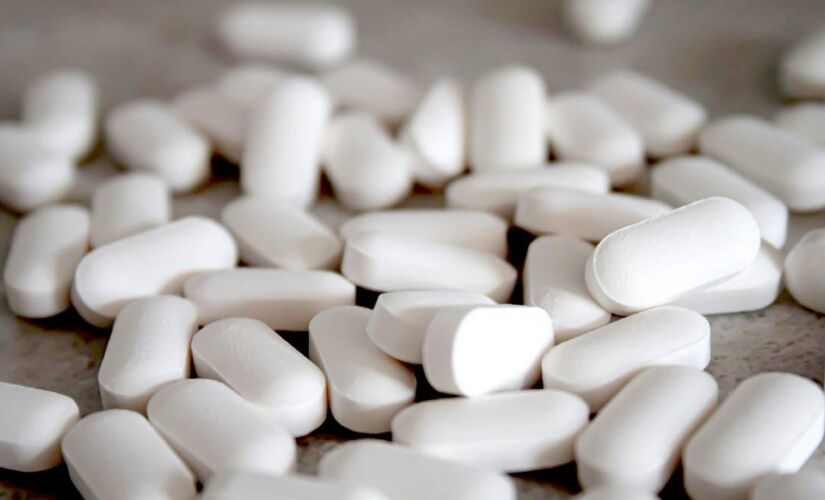 Em caso de identificação de medicamentos com suspeita de falsificação é necessário contatar as empresas detentoras do registro desses produtos