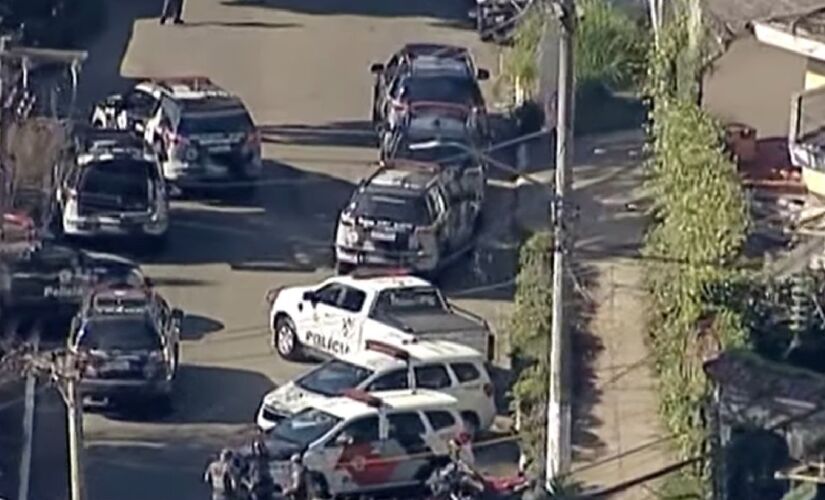 Polícia foi acionada para verificar suspeita de roubo, mas ao chegar ao local percebeu que uma família era feita refém
