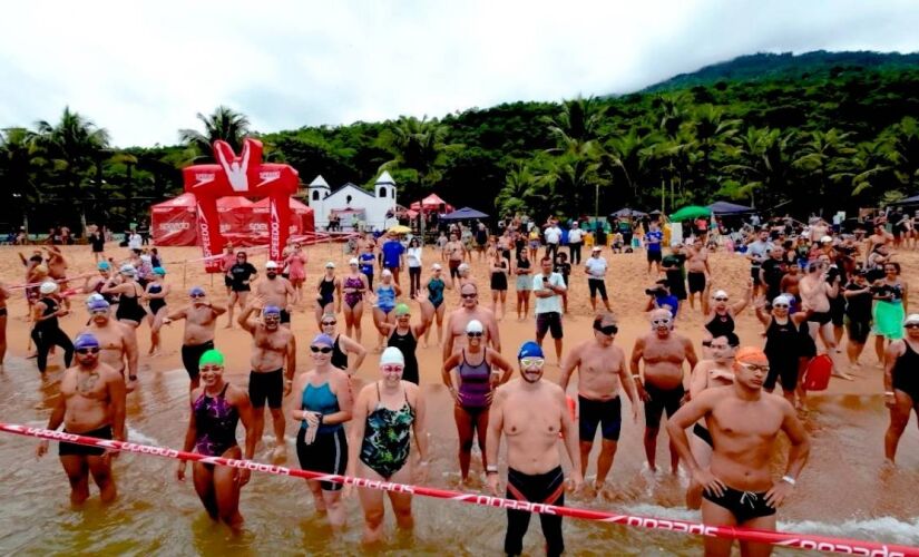 Competição ocorre na Praia Martim de Sá e deve reunir cerca de 650 nadadores de 65 cidades
