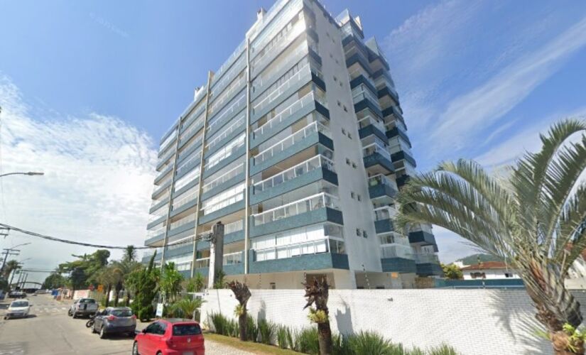 Imóvel oferece área privativa de 99 m&#xB2;, área comum de 28 m&#xB2; e duas vagas no estacionamento
