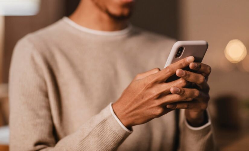 O Brasil é o segundo país que mais passa tenpo no celular