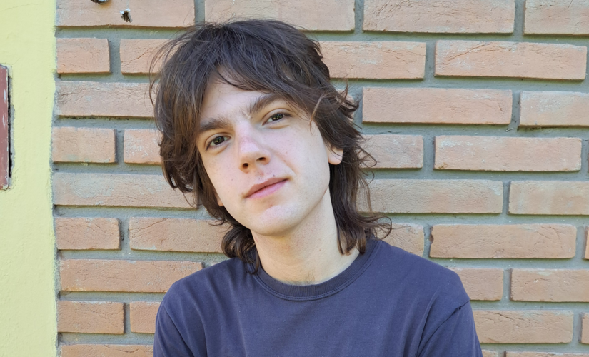 Escritor paulistano Ian Uviedo é o autor de Computer Love (Lote 42)