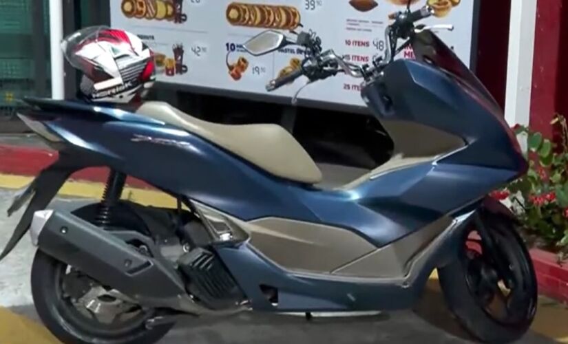 Moto permaneceu no local até a chegada da perícia