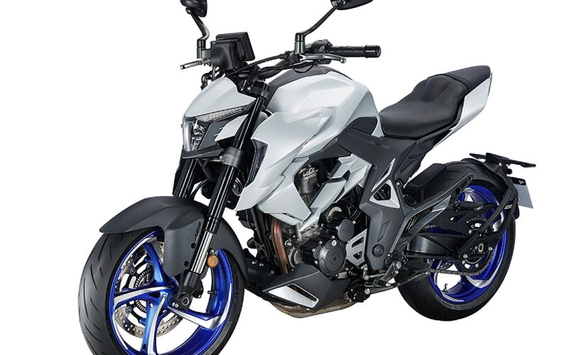 Moto brancaZontes R350 ncom a cor prata (Matt Silver) e com rodas diamantadas azuis