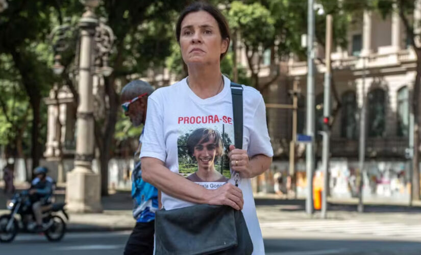 Adriana Esteves é destaque na série 'Os Outros', do Globoplay; atriz foi premiada na noite desta quarta-feira no Prêmio Grande Otelo 2025