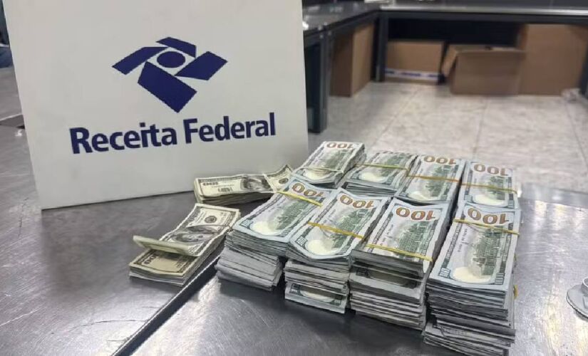 Segundo a legislação brasileira, é permitido o transporte de até US$ 10 mil (ou o equivalente em outra moeda) por passageiro
