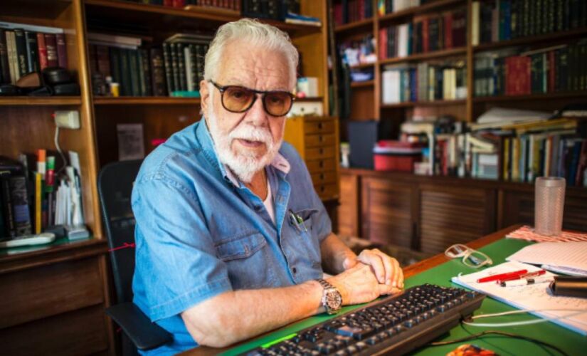 Manoel Carlos, de 92 anos, sofre de Parkinson