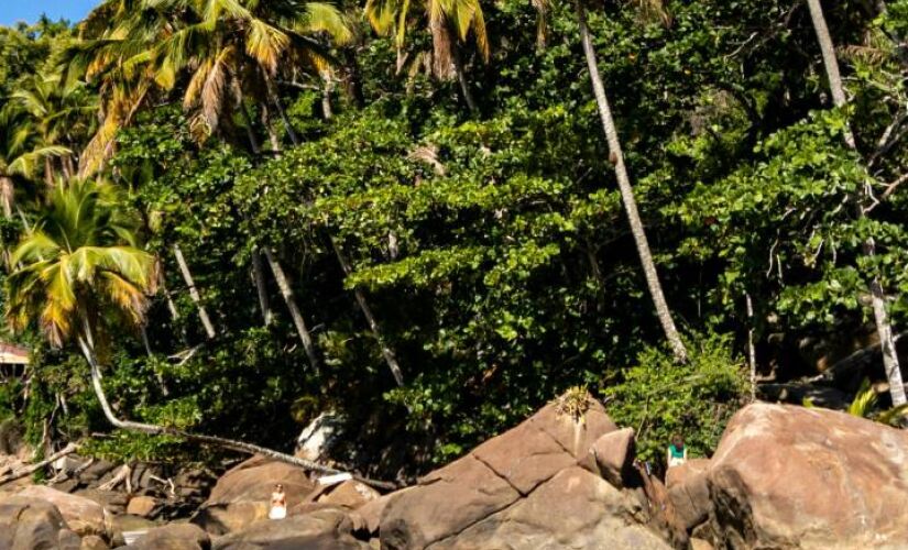 Cidade une simplicidade e conforto na Costa Verde, preservando belezas naturais