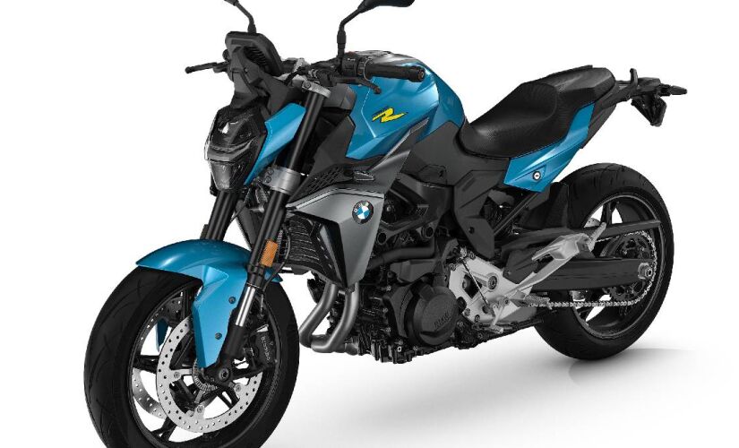 Versão Plus está disponível em três cores: azul, Triple Black e Racing Blue