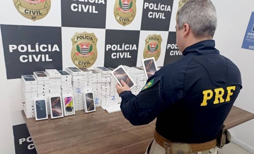 PRF apreende carga ilegal de celulares avaliada em quase R$ 800 mil em Itapecerica da Serra, na Grande São Paulo
